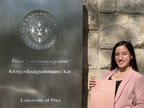 A fiREG-ből írt diplomadolgozatot. Interjú.