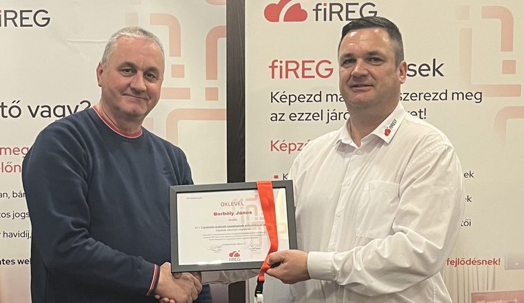 Oklevélátadás a fiREG képzésén