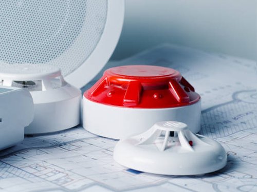 Beépített tűzjelző rendszer elektronikus naplózásának finomítása 2 percben